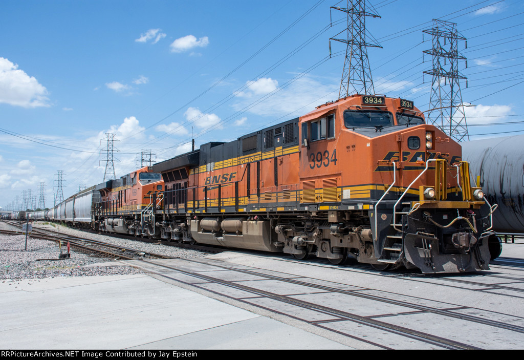 A BNSF train pulls out of PTRA's North Yard 